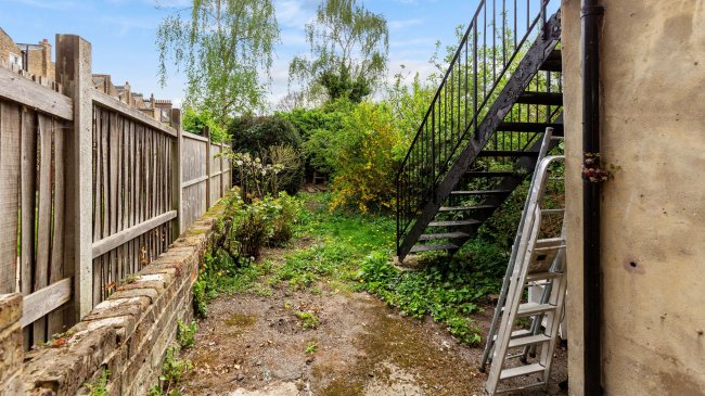 Flat A, 31 Buckingham Road, Islington, London, N1 4HY 10