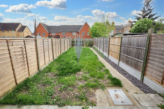 124 Netley Road, Newbury Park, Essex IG2 7NW 4