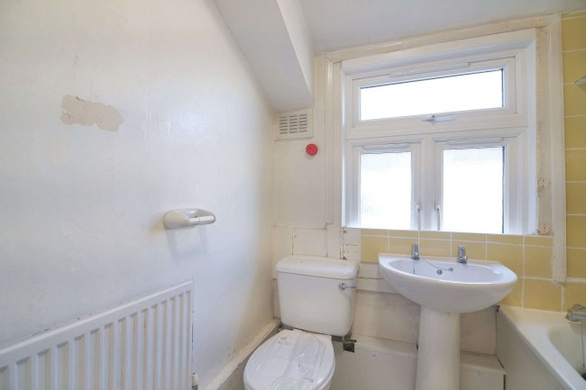 Flat A, 121 Tuam Road, Plumstead, London, SE18 2QY 2