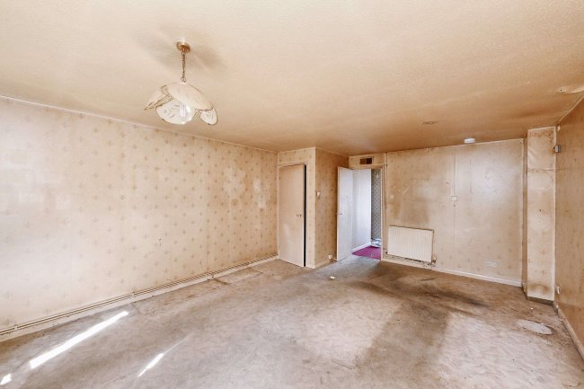 43 Broadoaks, Epping, Essex, CM16 4JZ 5