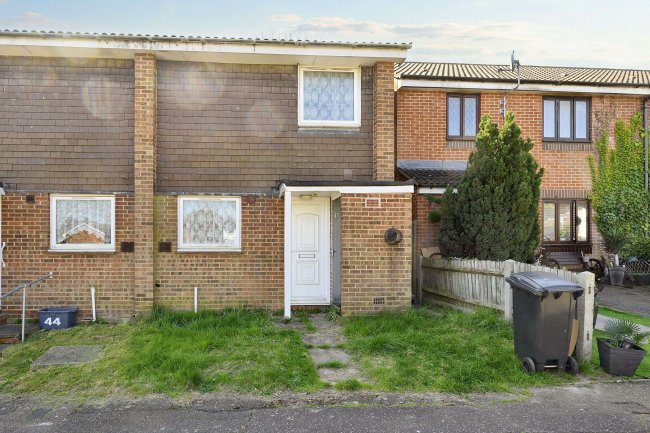 43 Broadoaks, Epping, Essex, CM16 4JZ 5