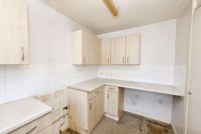 43 Broadoaks, Epping, Essex, CM16 4JZ 5