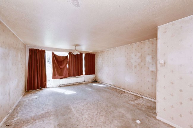 43 Broadoaks, Epping, Essex, CM16 4JZ 5