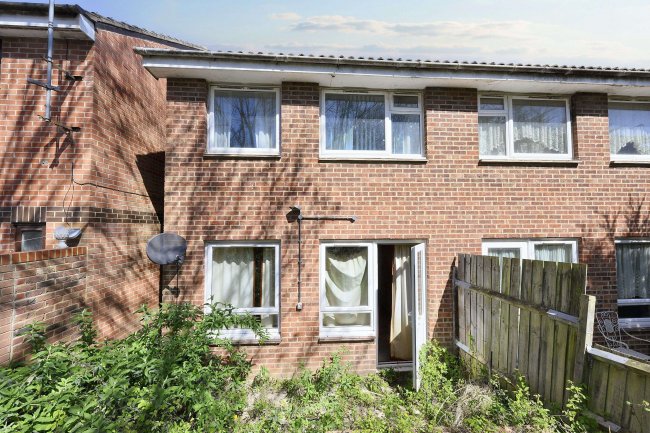 43 Broadoaks, Epping, Essex, CM16 4JZ 5