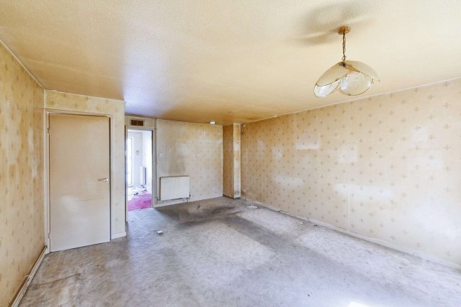 43 Broadoaks, Epping, Essex, CM16 4JZ 5
