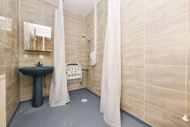 43 Broadoaks, Epping, Essex, CM16 4JZ 5