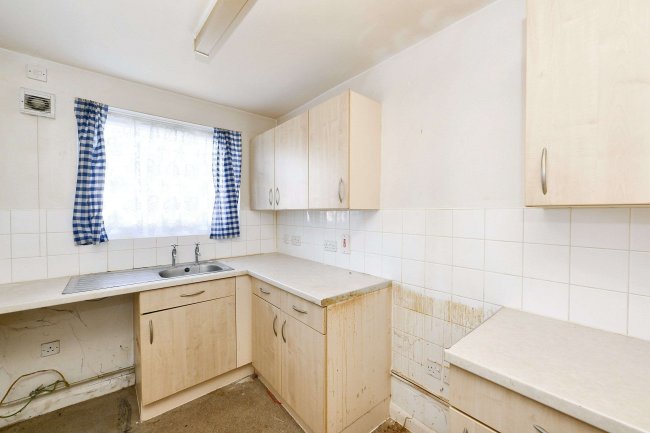 43 Broadoaks, Epping, Essex, CM16 4JZ 5