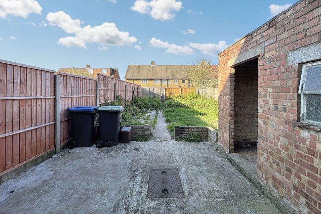 9 Lilac Avenue, Enfield, London, EN1 4QY 10