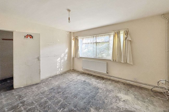 9 Lilac Avenue, Enfield, London, EN1 4QY 10