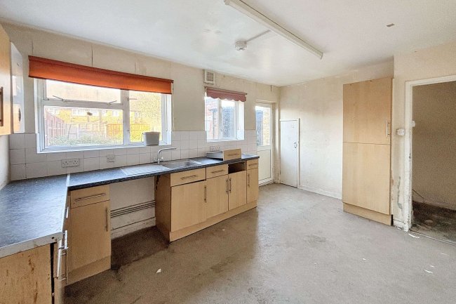 9 Lilac Avenue, Enfield, London, EN1 4QY 10