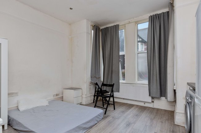 12 Harlesden Gardens, Harlesden, London, NW10 4EX 2