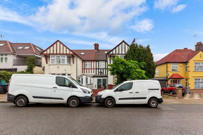 37 Oxgate Gardens, Cricklewood, London NW2 6EA 10