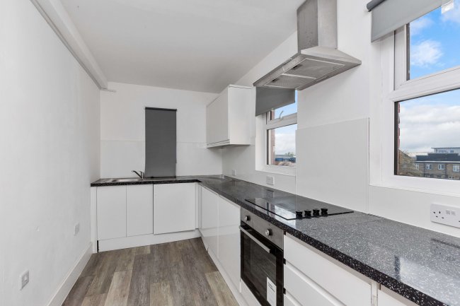 29 The Market, Wrythe Lane, Carshalton, Surrey SM5 1AG 8