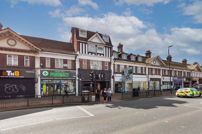 29 The Market, Wrythe Lane, Carshalton, Surrey SM5 1AG 8