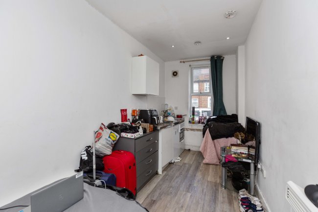 29 The Market, Wrythe Lane, Carshalton, Surrey SM5 1AG 8