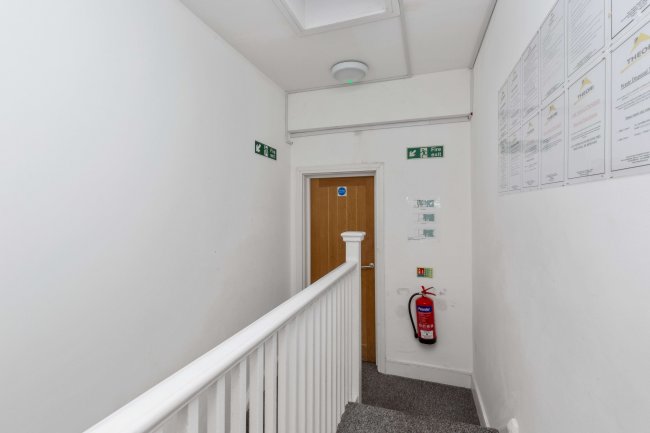 29 The Market, Wrythe Lane, Carshalton, Surrey SM5 1AG 8