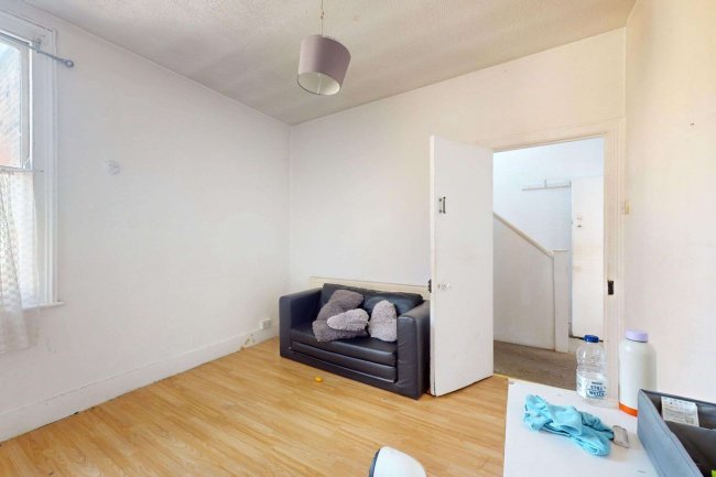 21 & 21A Goldsboro Road, Vauxhall, London SW8 4RP 3