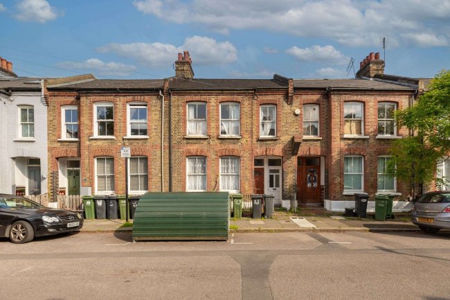 21 & 21A Goldsboro Road, Vauxhall, London SW8 4RP 3