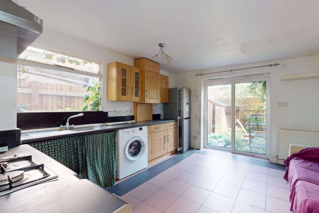 21 & 21A Goldsboro Road, Vauxhall, London SW8 4RP 3