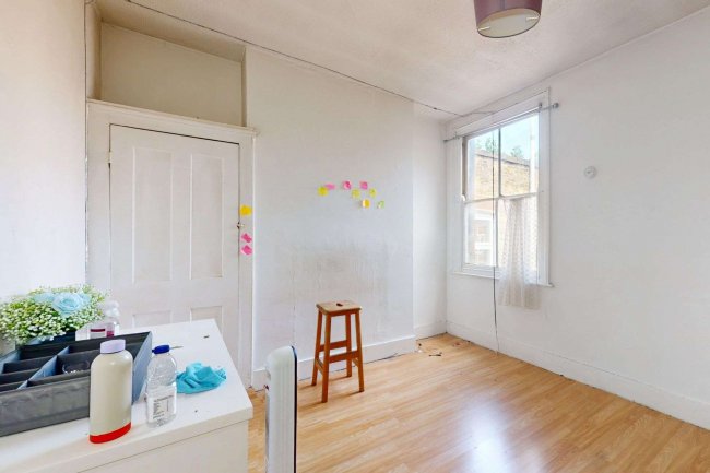 21 & 21A Goldsboro Road, Vauxhall, London SW8 4RP 3