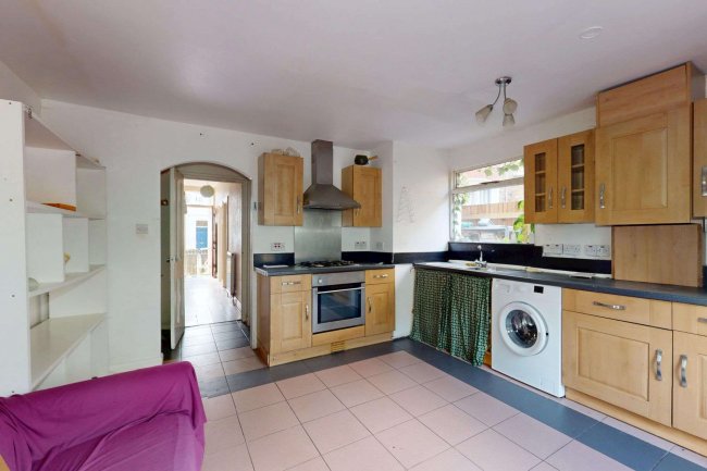 21 & 21A Goldsboro Road, Vauxhall, London SW8 4RP 3