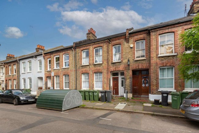 21 & 21A Goldsboro Road, Vauxhall, London SW8 4RP 3