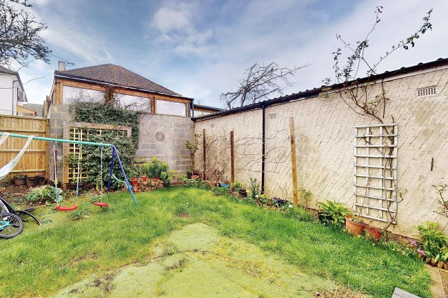 41 Otterburn Gardens, Isleworth, London TW7 5JQ 7