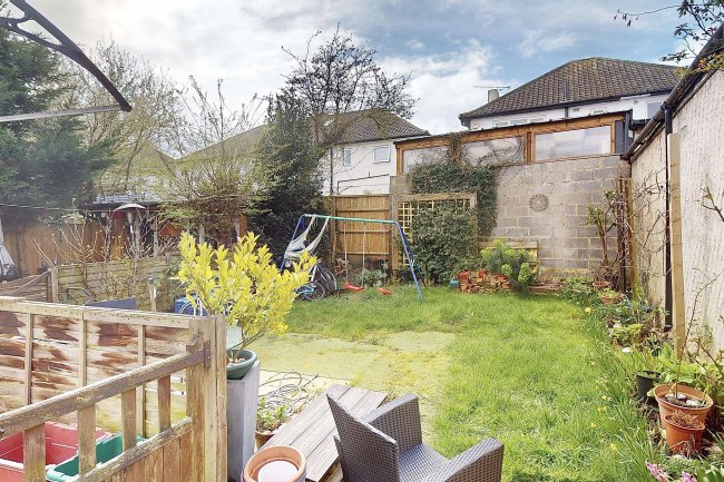 41 Otterburn Gardens, Isleworth, London TW7 5JQ 7