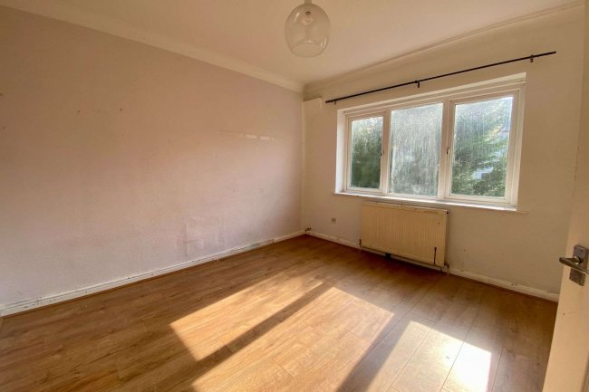 41 Otterburn Gardens, Isleworth, London TW7 5JQ 7