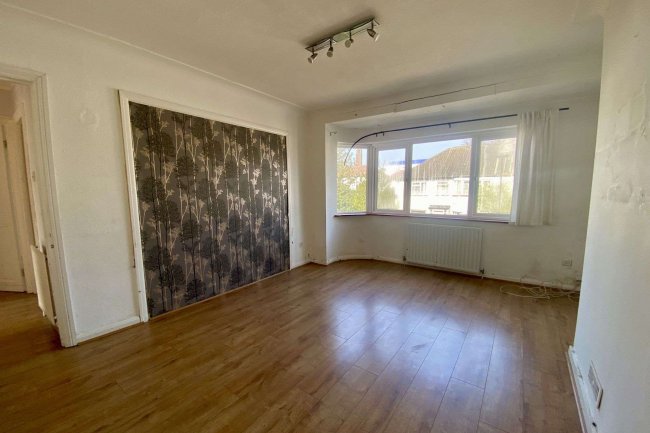 41 Otterburn Gardens, Isleworth, London TW7 5JQ 7