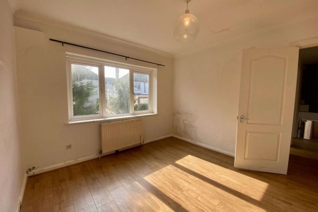 41 Otterburn Gardens, Isleworth, London TW7 5JQ 7