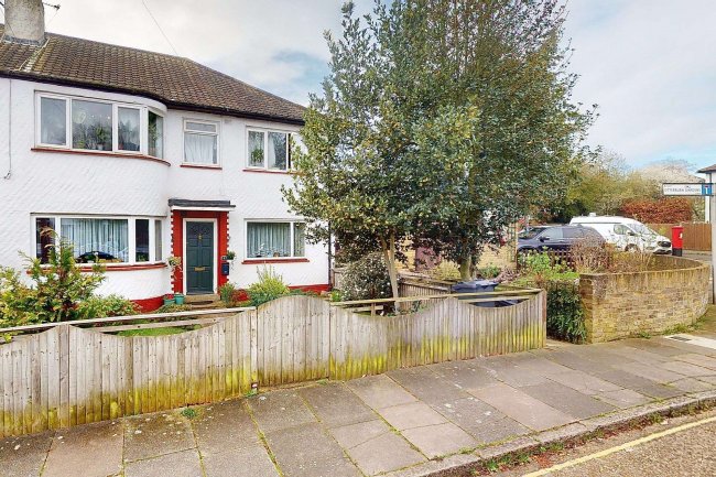 41 Otterburn Gardens, Isleworth, London TW7 5JQ 7