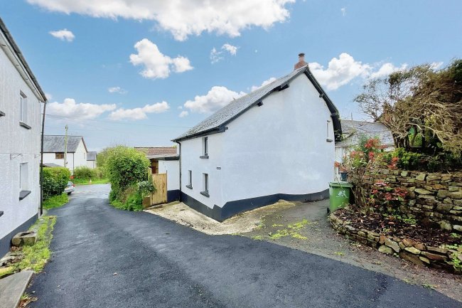 Round house, Exeter Road, Winkleigh, Devon, EX19 8JJ 9