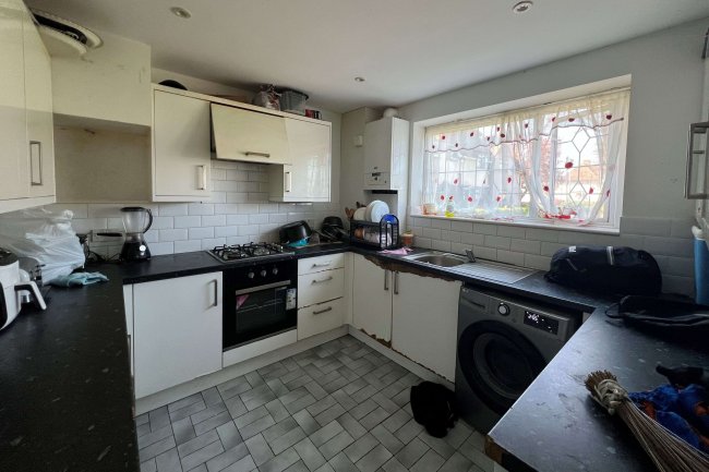 32 Stevens Road, Dagenham, RM8 2QR 7