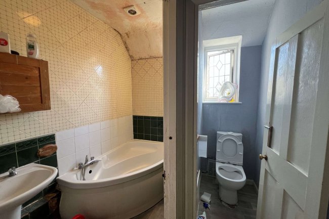 32 Stevens Road, Dagenham, RM8 2QR 7