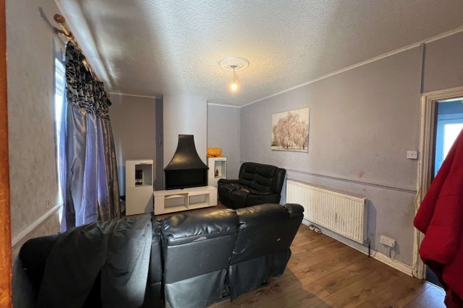 32 Stevens Road, Dagenham, RM8 2QR 7