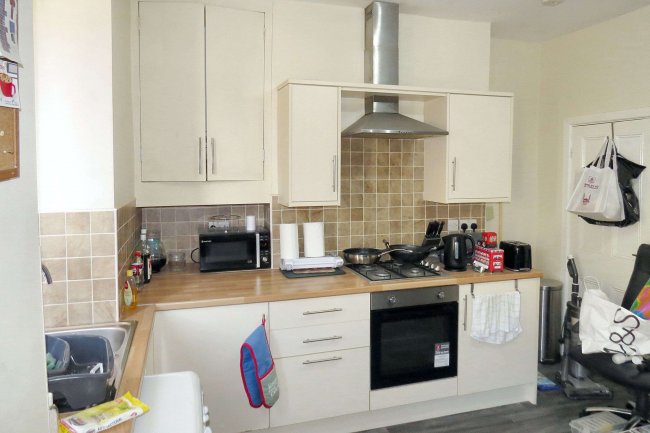 25 St Johns Road, Burnley, Lancashire, BB12 6RP 7