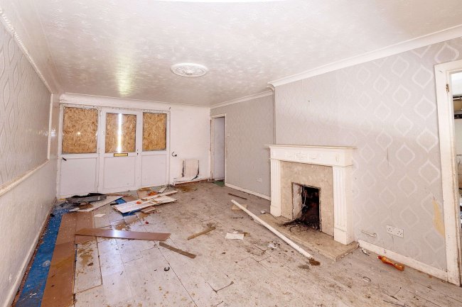 79 York Road, Dunscroft, Hatfield, Doncaster, South Yorkshire DN7 4NA 2