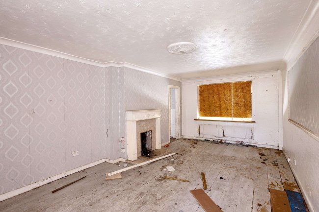 79 York Road, Dunscroft, Hatfield, Doncaster, South Yorkshire DN7 4NA 2