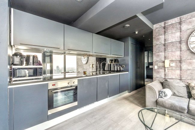 Flat 4401 Beetham Tower, 301 Deansgate, Manchester M3 4LQ 9
