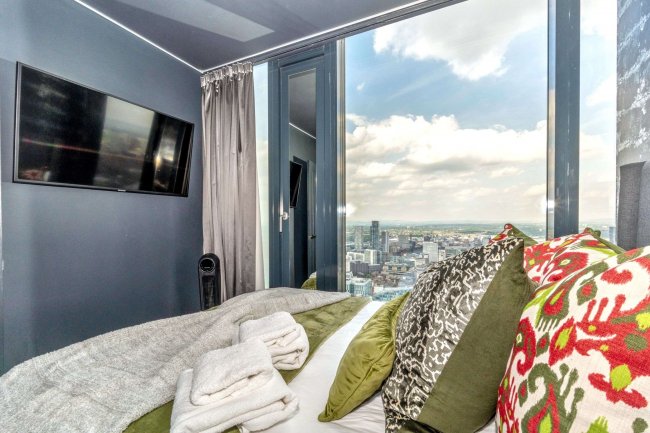 Flat 4401 Beetham Tower, 301 Deansgate, Manchester M3 4LQ 9