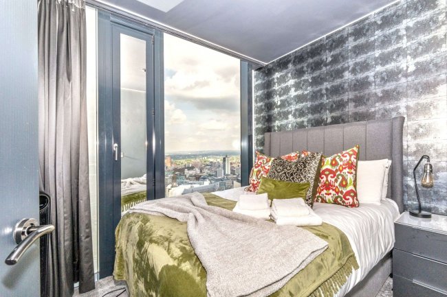 Flat 4401 Beetham Tower, 301 Deansgate, Manchester M3 4LQ 9