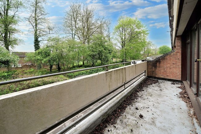 Flat 19 Atholl Court and garden, Kingsway Gardens, Andover, SP10 4BB 5