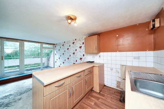 Flat 19 Atholl Court and garden, Kingsway Gardens, Andover, SP10 4BB 5