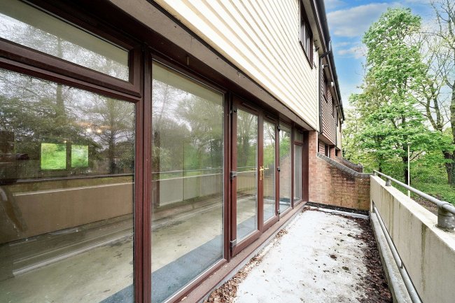 Flat 19 Atholl Court and garden, Kingsway Gardens, Andover, SP10 4BB 5