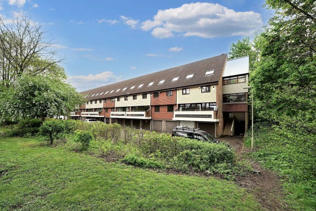 Flat 35 Atholl Court & Garage, Kingsway Gardens, Andover, SP10 4BB 1