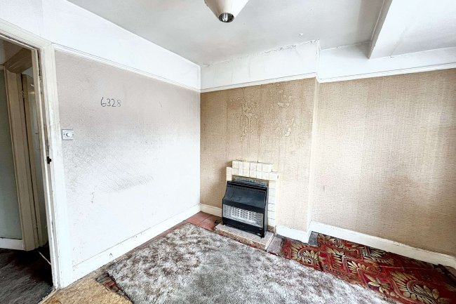 60 De'arn Gardens, Mitcham, Surrey, CR4 3AY 10