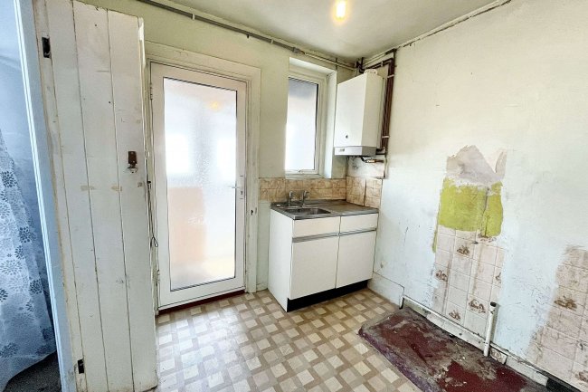 60 De'arn Gardens, Mitcham, Surrey, CR4 3AY 10