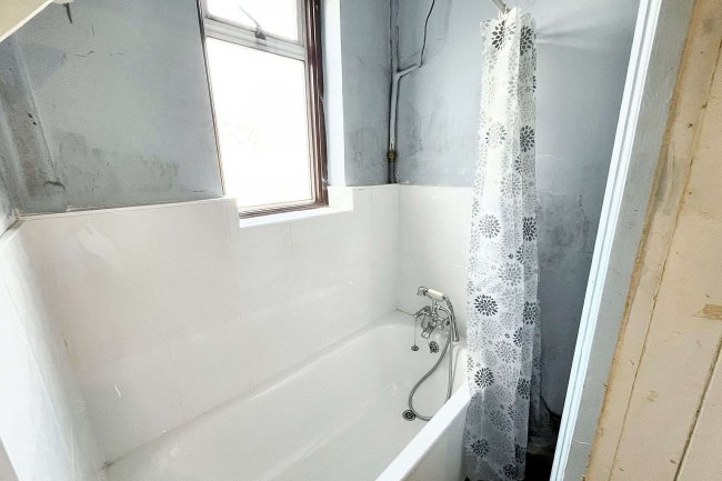 60 De'arn Gardens, Mitcham, Surrey, CR4 3AY 10