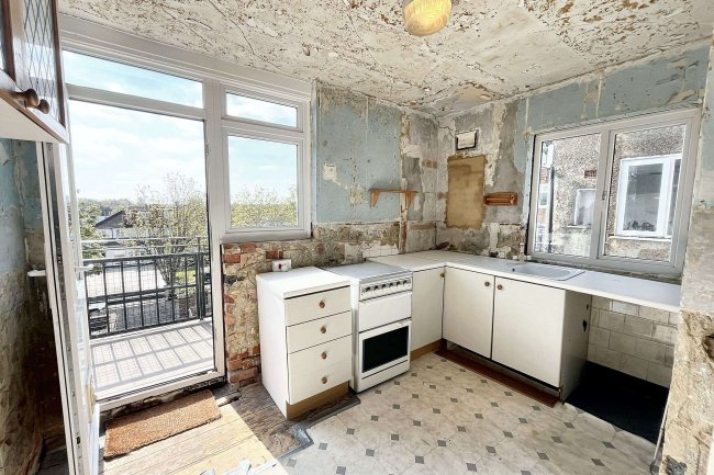 824b London Road, Sutton, Surrey, SM3 9BJ 5